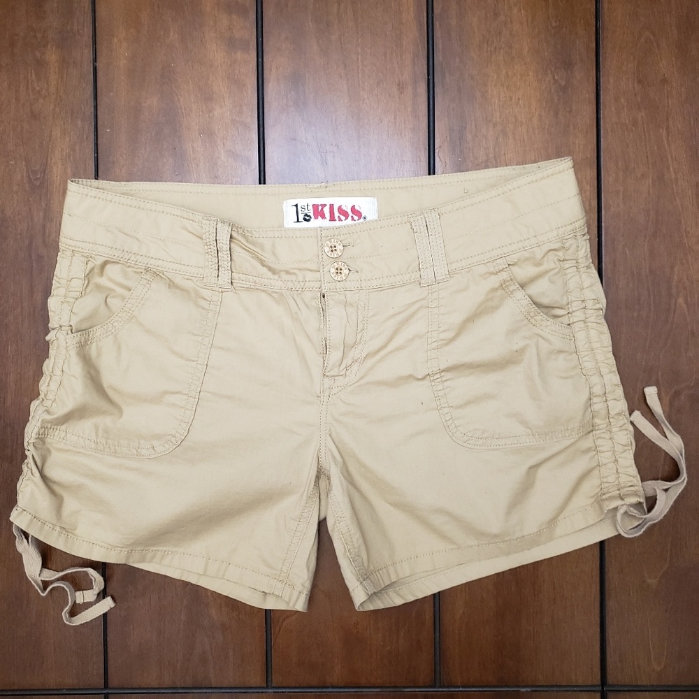☀️1st Kiss Size 11 Khaki Shorts